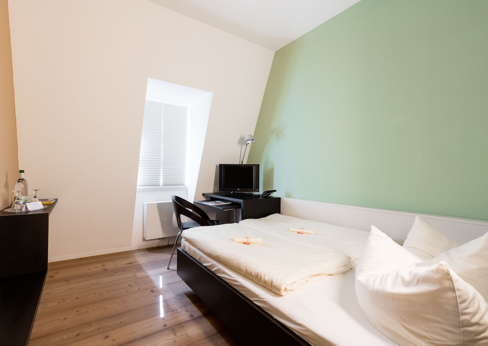 Basic Double Room photo 3