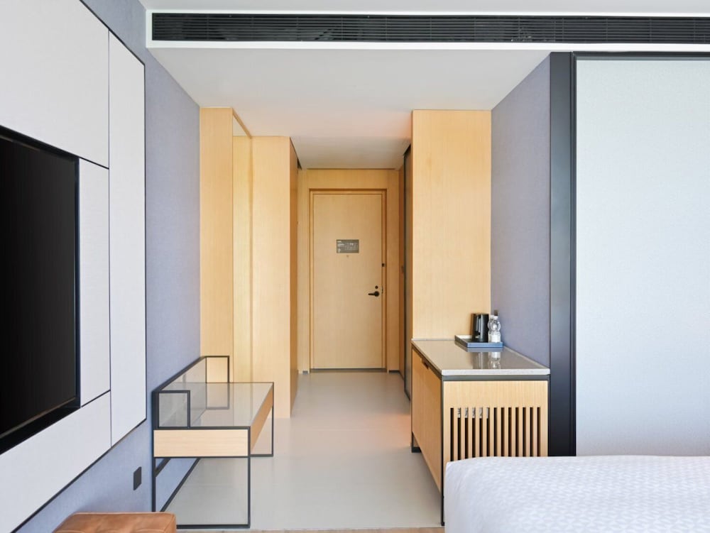 Room, 1 King Bed, City View photo 2
