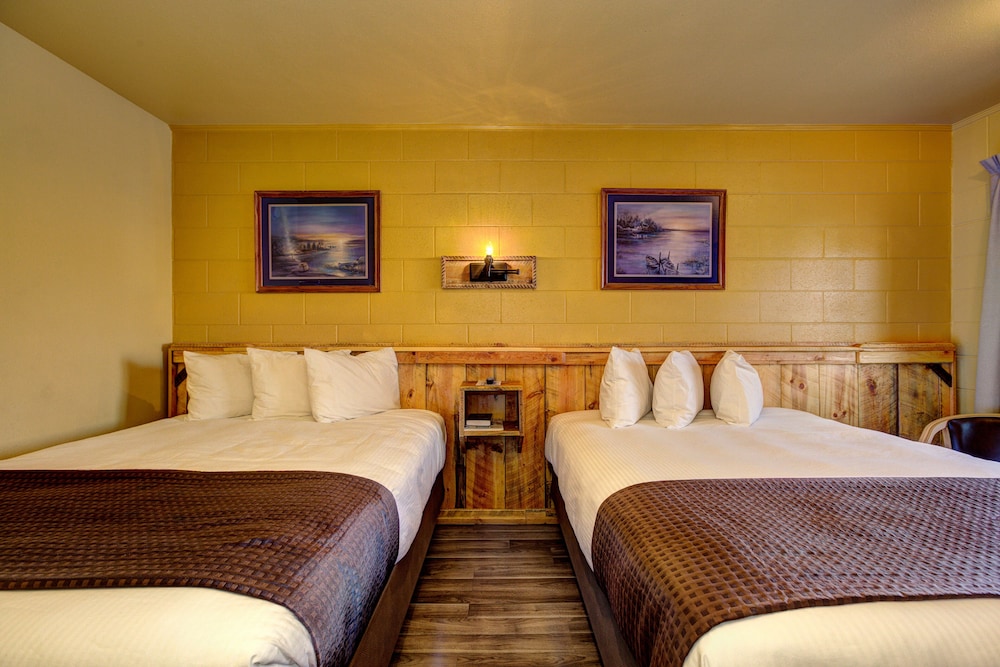 Standard Room, 2 Queen Beds, Non Smoking photo 3