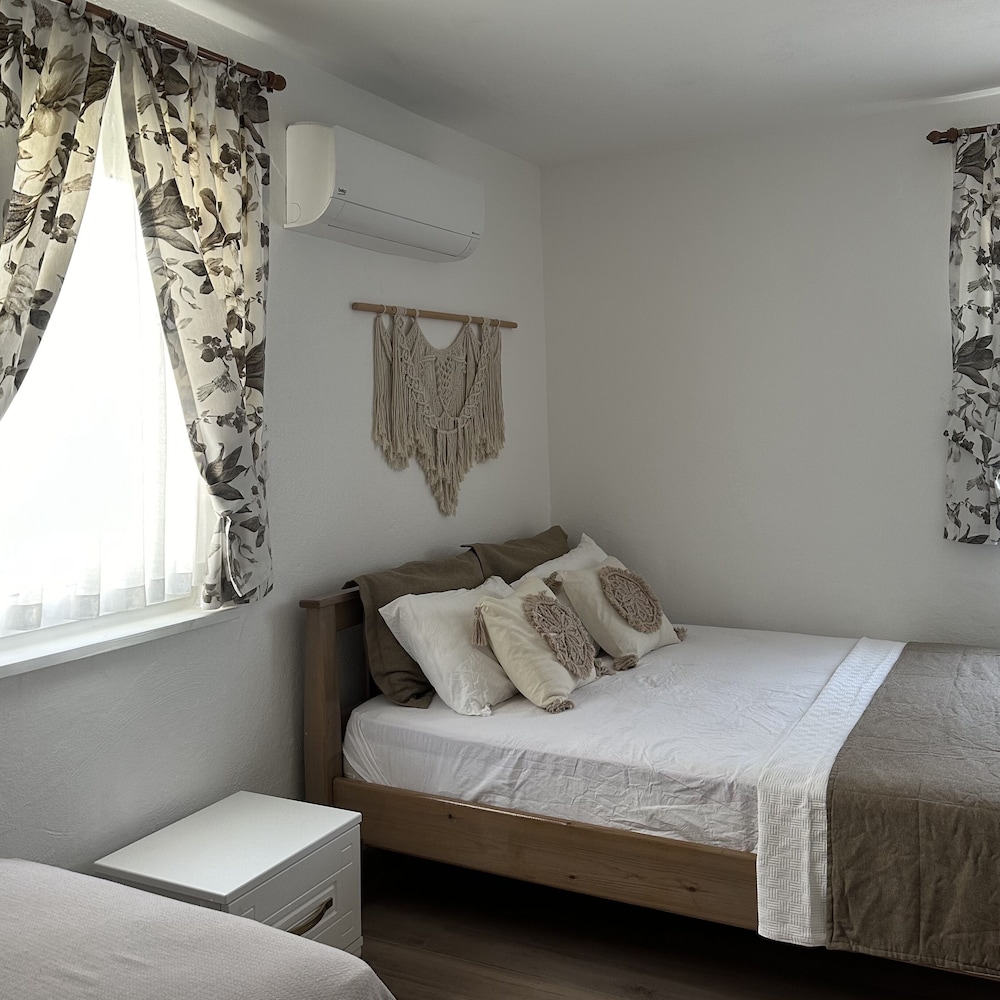 Standard Quadruple Room - Photo 5