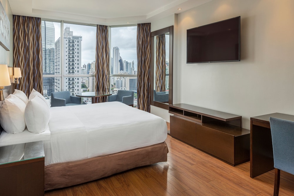 Suite, 2 Bedrooms - Photo 8