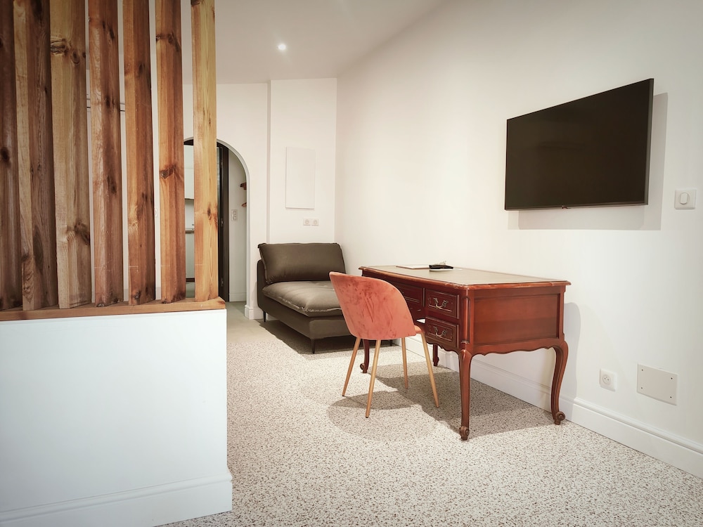 Studio Suite, 1 Double Bed with Sofa bed, Kitchen photo 1