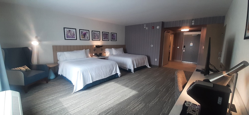 Suite, 2 Queen Beds, Accessible (Roll-In Shower, Mobility & Hearing) photo 2