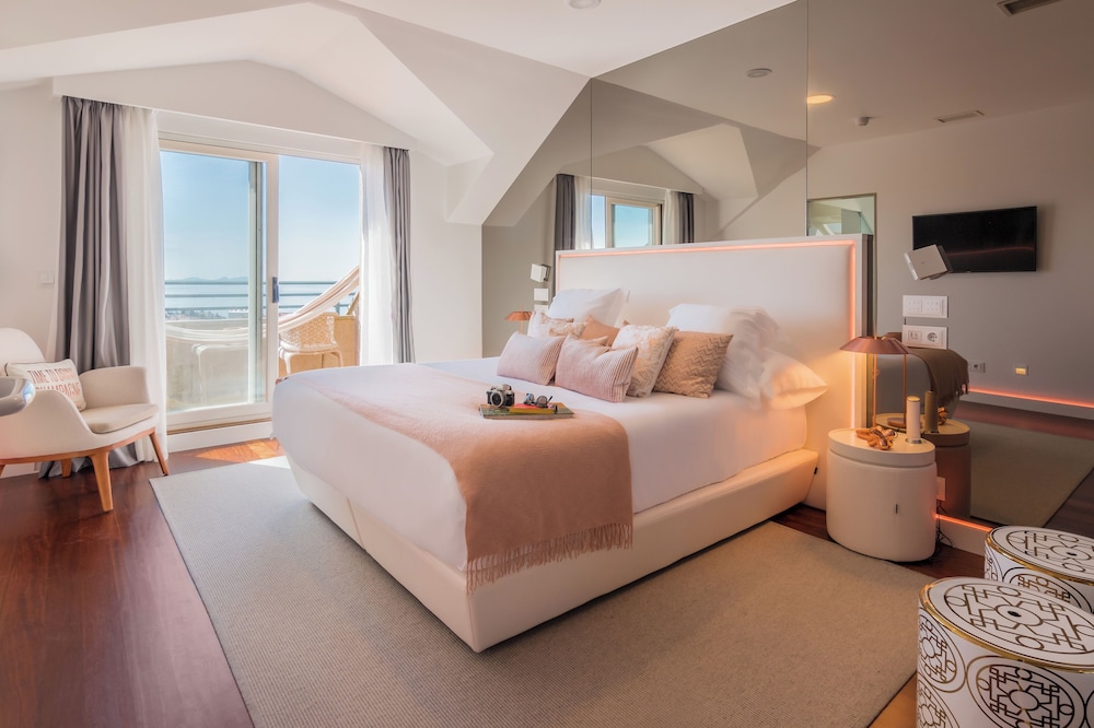 Luxury Suite (Master Suite)