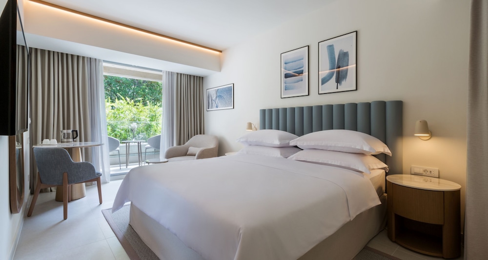 Superior Double or Twin Room, Balcony, Partial Sea View - Photo 1