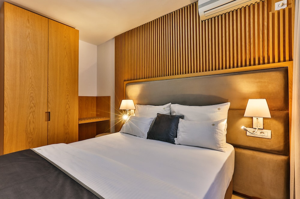Family Quadruple Room, Multiple Beds, Non Smoking, City View photo 2