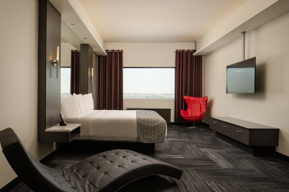 Suite, 1 King Bed with Sofa bed (Fireplace)