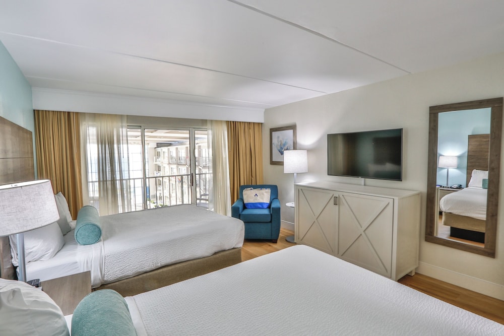 Suite, 2 Queen Beds, Pool View - Photo 2