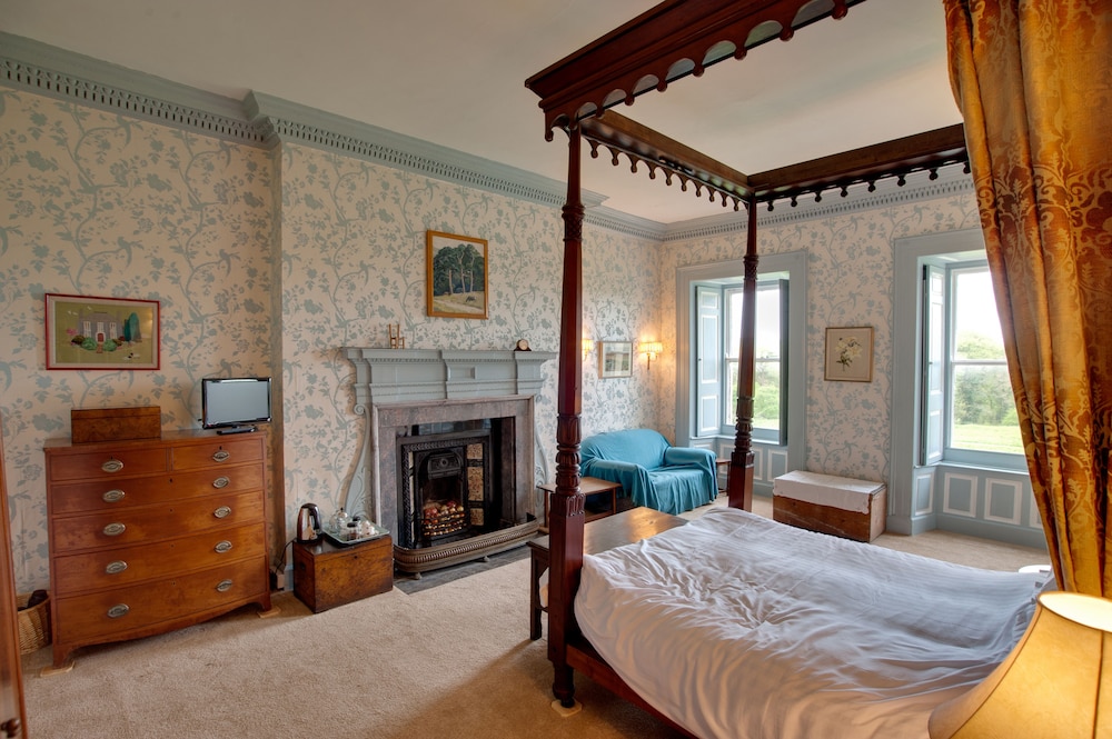 Superior Double Room (Four Poster Bed) photo 1
