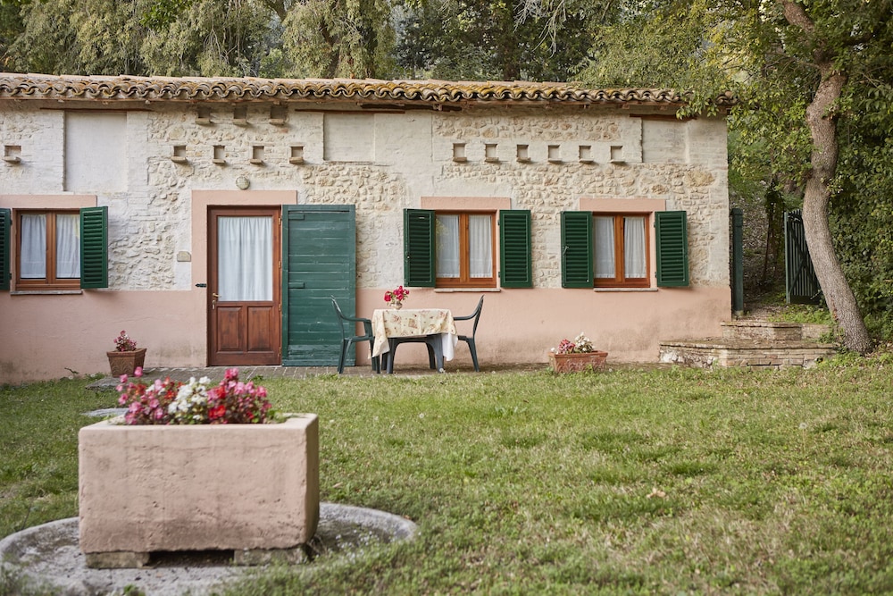 Standard Room, Multiple Beds, Garden View photo 2