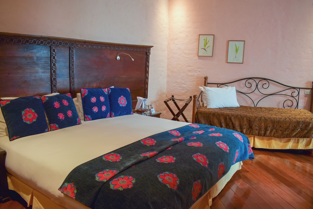 Standard Room, 1 King Bed with Sofa bed photo 2