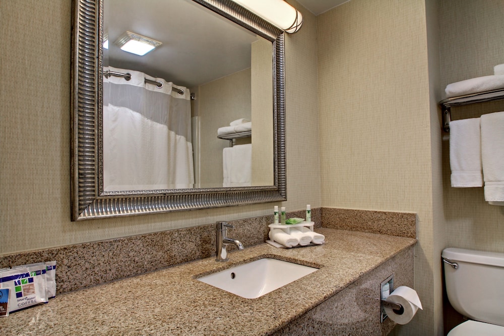 Standard Room, 2 Queen Beds (Communications) - Photo 4