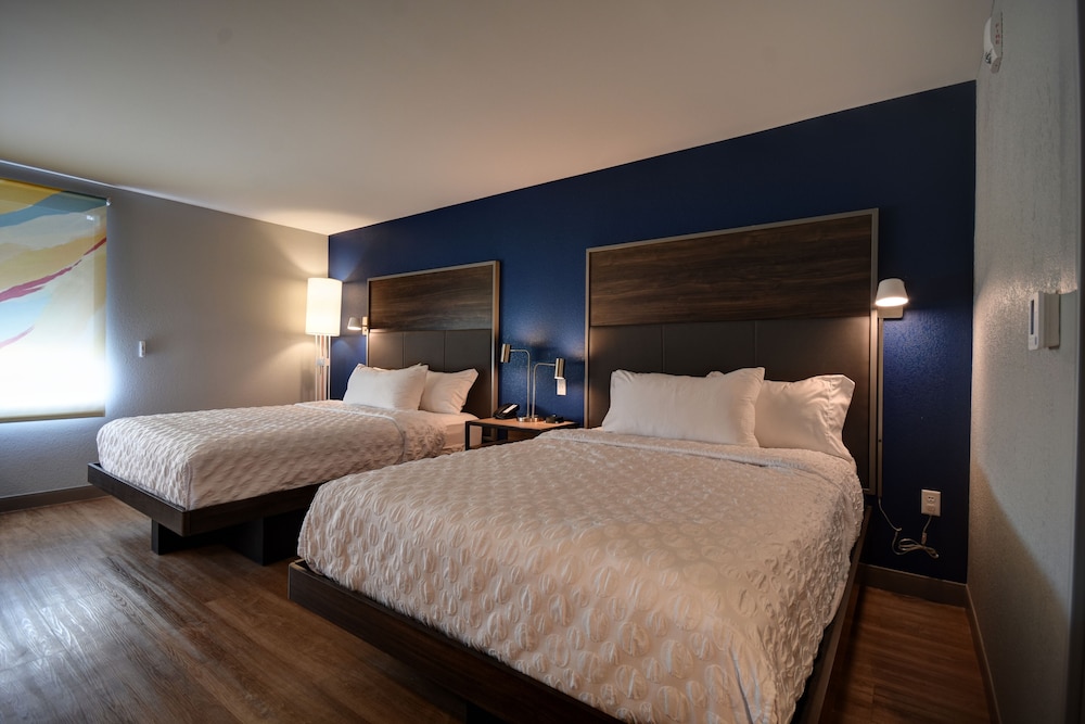 Room, 2 Queen Beds, Accessible (Hearing) - Photo 5