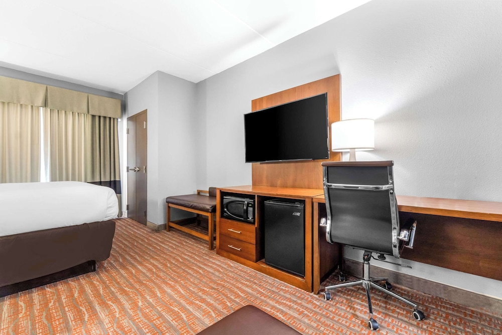 Suite, 2 Queen with Sofa bed - Photo 2