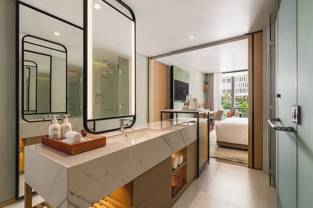 Standard Room, 2 Twin Beds, Pool View - Photo 4