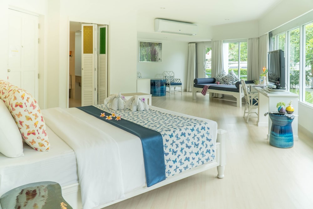 Suite - Photo 26