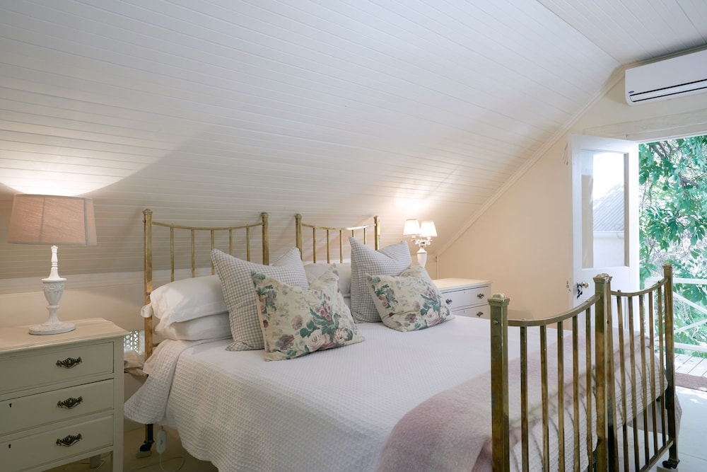 Double/Twin Room with Mountain View photo 2