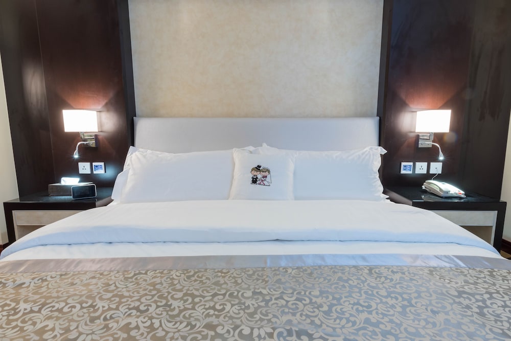 Premium Room, 1 King Bed photo 2