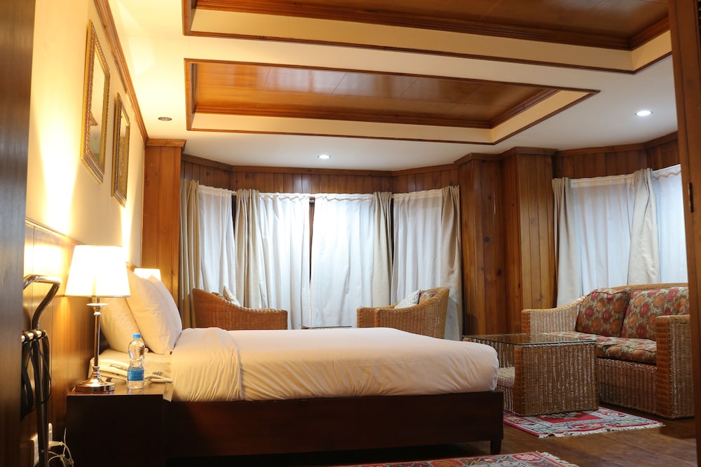 Luxury Deluxe Room photo 2