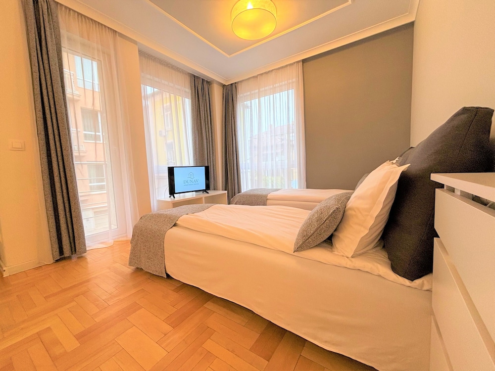Superior One-Bedroom Apartment - Photo 4