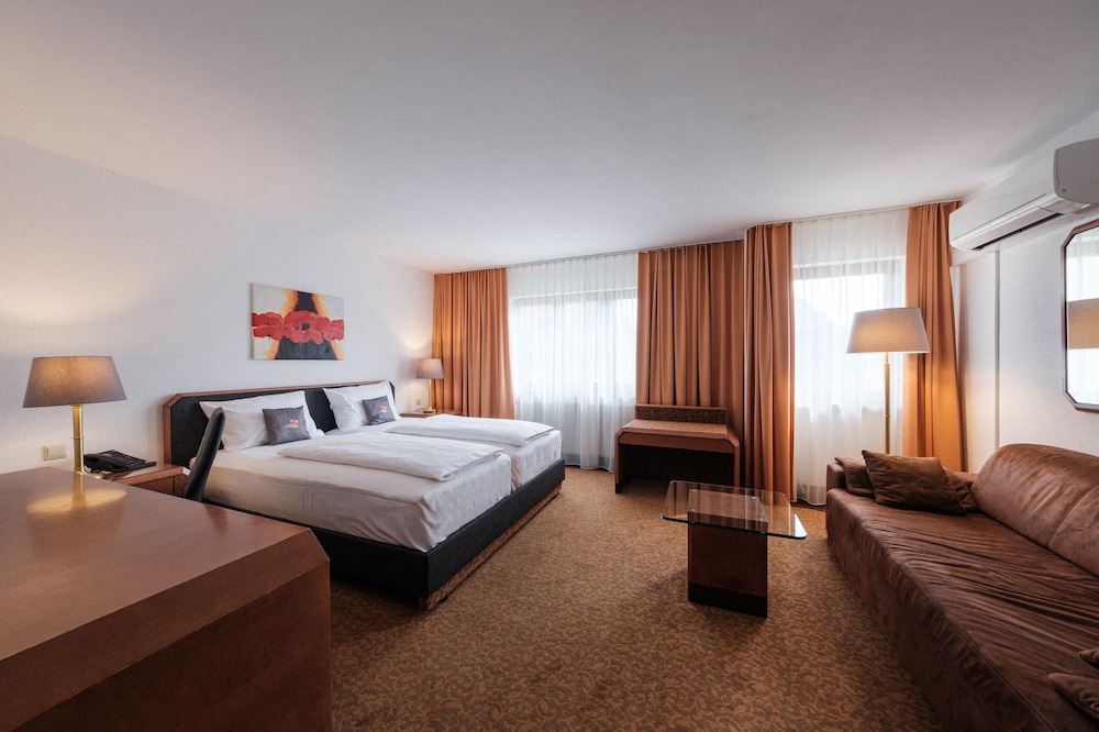 Comfort Triple Room, 1 Double Bed With Sofa Bed photo 1