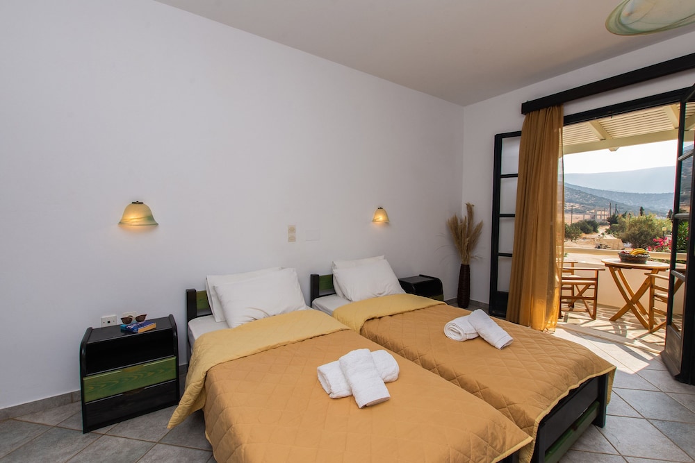 Economy Studio, 2 Twin Beds