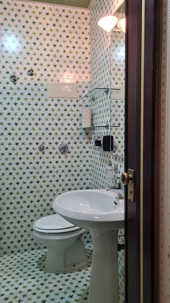 Standard Double or Twin Room - Photo 3