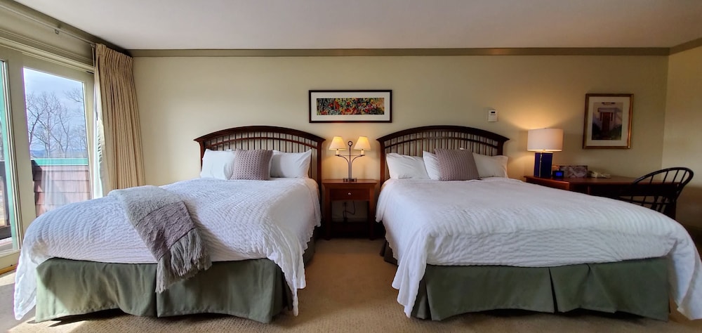 Room, 2 Queen Beds photo 1