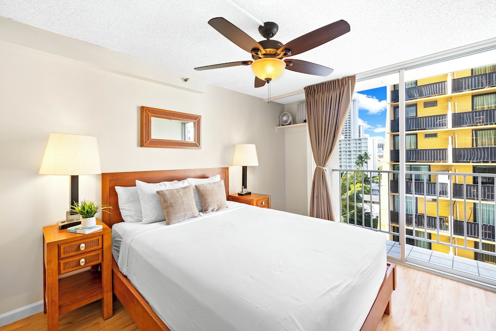 Pacific Monarch - 1 BR - Ocean & City Views: Condo, 1 Bedroom, City View (0109) photo