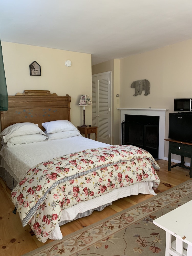 Traditional Room (Bearpaw) - Pet Friendly photo 1