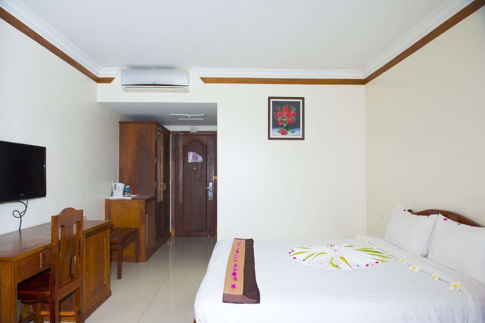 Standard King - Photo 1