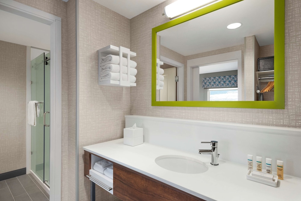 Room, 2 Queen Beds, Refrigerator - Photo 6