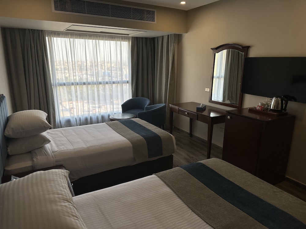 Superior Room City View - Photo 6