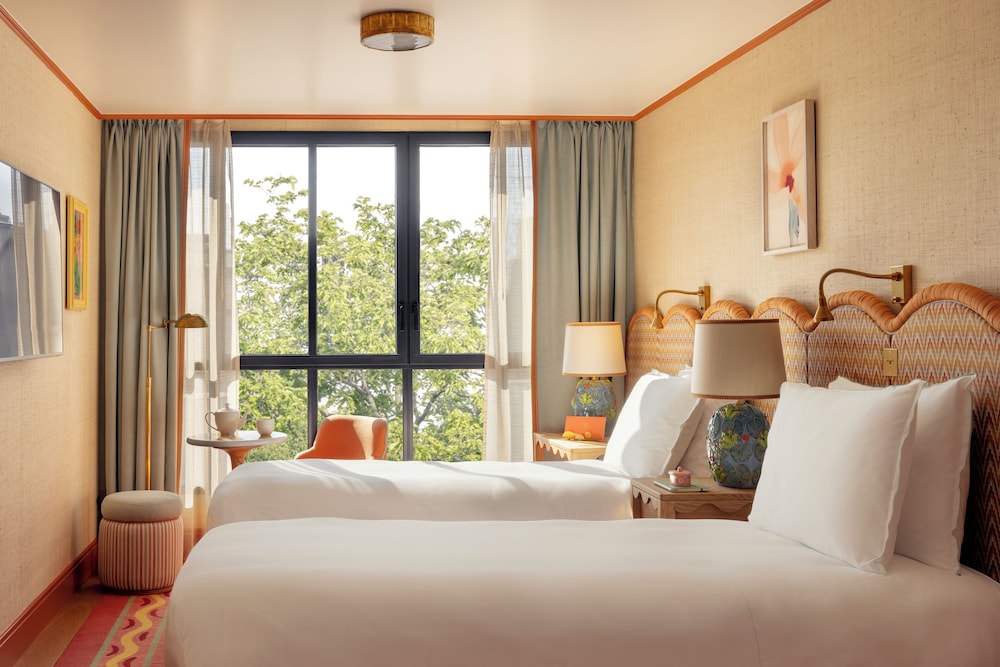 Quadruple Room, City View photo 2