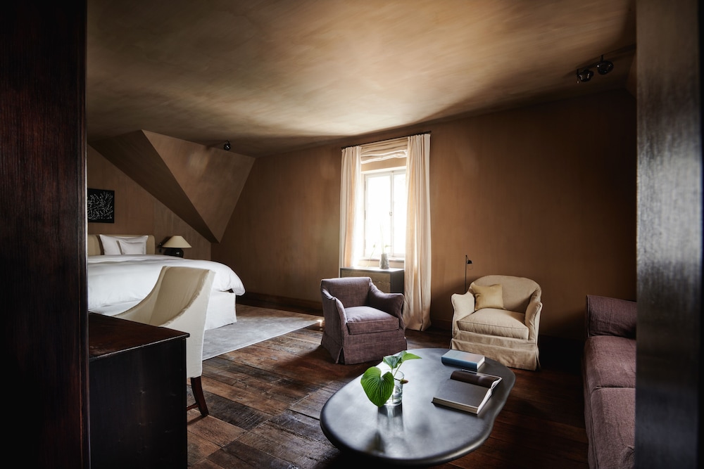 Premier Suite (Historic Chancellery) photo 2