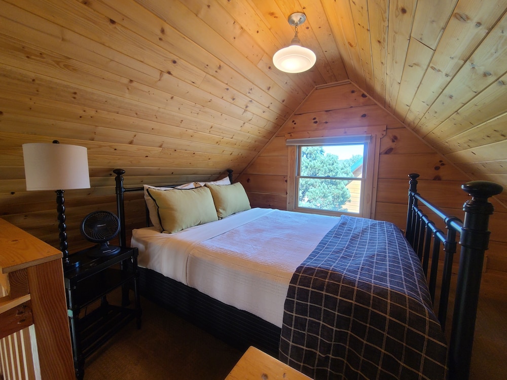 Deluxe Cabin, 1 Queen Bed with Sofa bed, Lake View, Lakeside photo 1