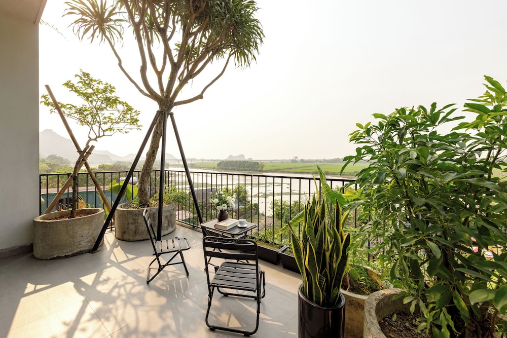 Deluxe Quadruple Room, Balcony, River View photo 3