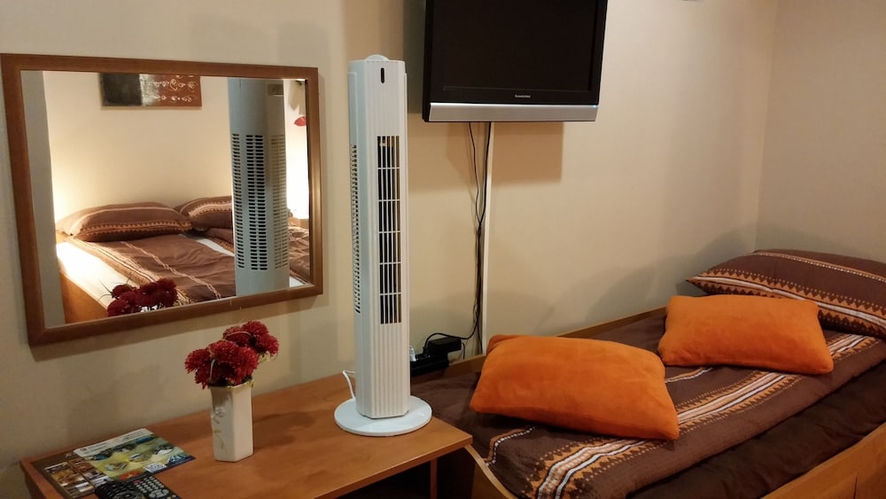 Economy Double or Twin Room, 1 Bedroom, No Windows, Ground Floor photo 2