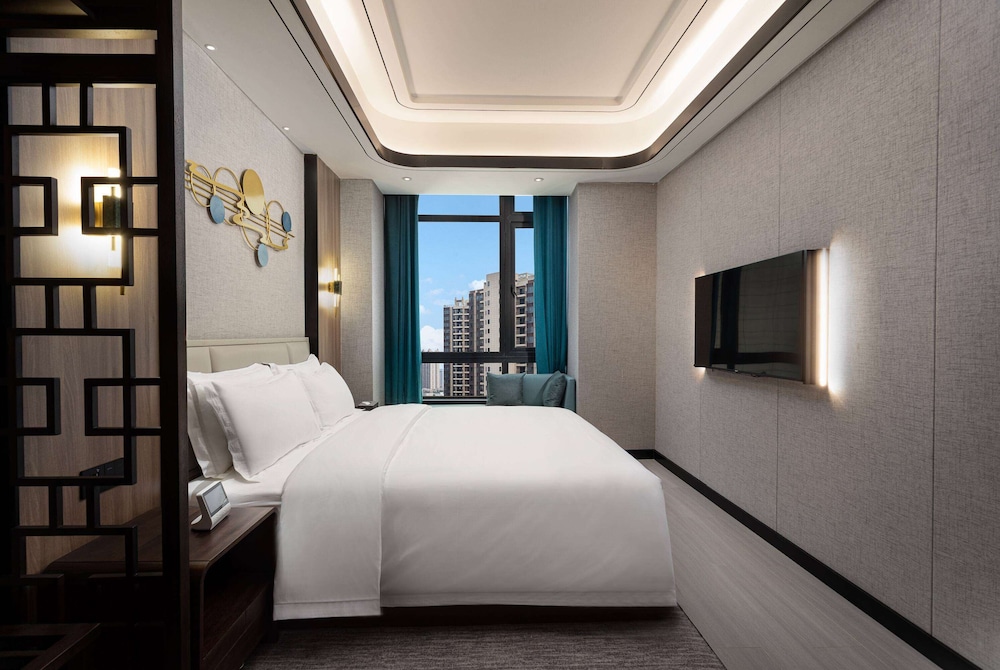Executive Suite, 1 King Bed, Non Smoking photo 1
