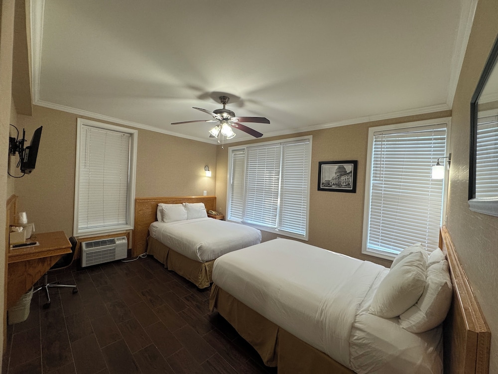 Traditional Room, 2 Queen Beds - Photo 2