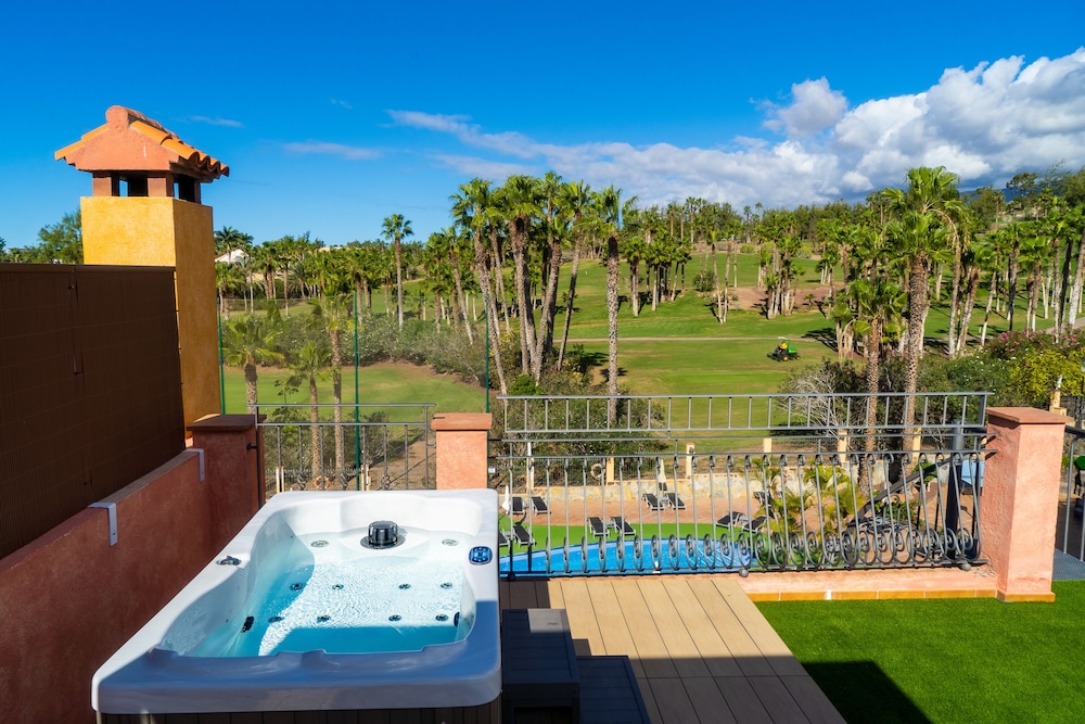 Suite, Hot Tub (3 Adultos) photo 2
