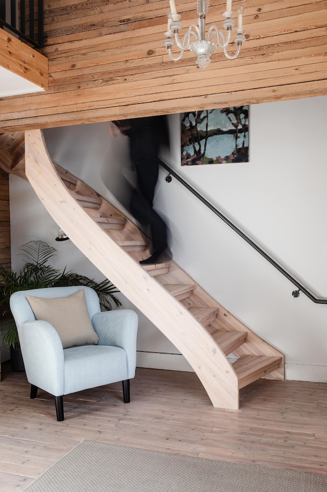 Comfort Studio Suite, Lake View (Split Level with Stairs)