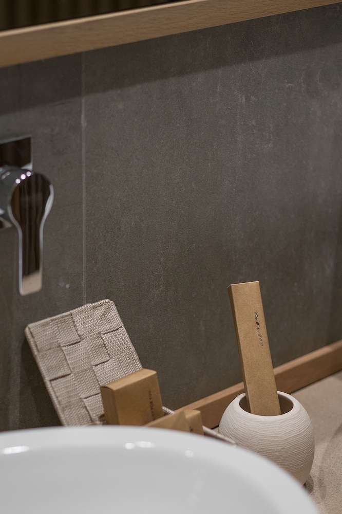 Standard Suite - Photo 11