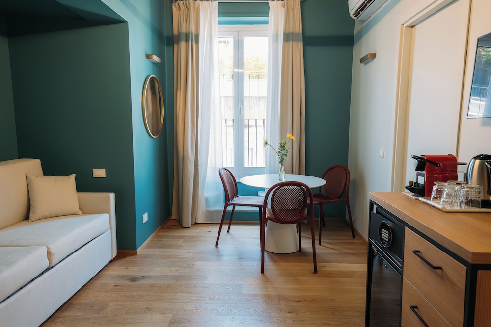 Studio Suite, Balcony