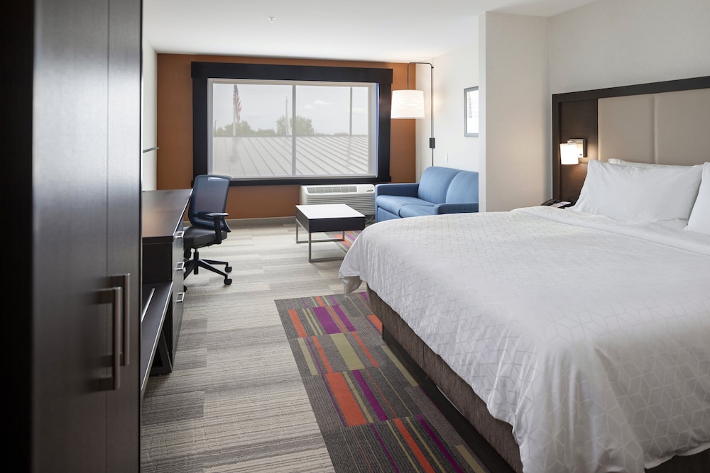 Suite, 1 King Bed - Photo 1
