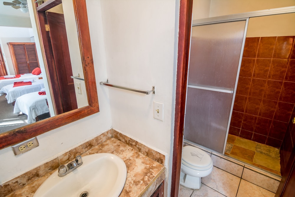 Superior Quadruple Room - Photo 9