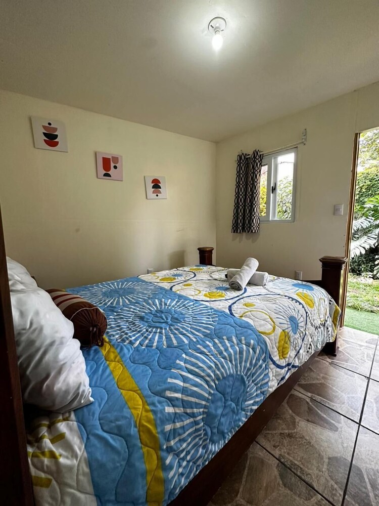 Basic Room, 1 Queen Bed photo 2