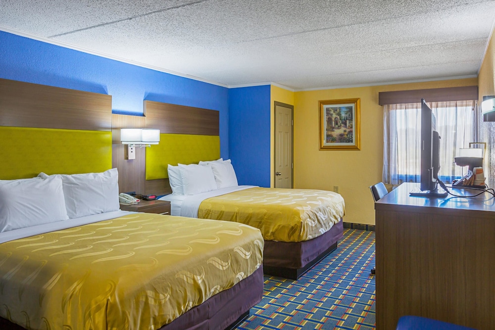 Standard Room, 2 Queen Beds, Non Smoking - Photo 4