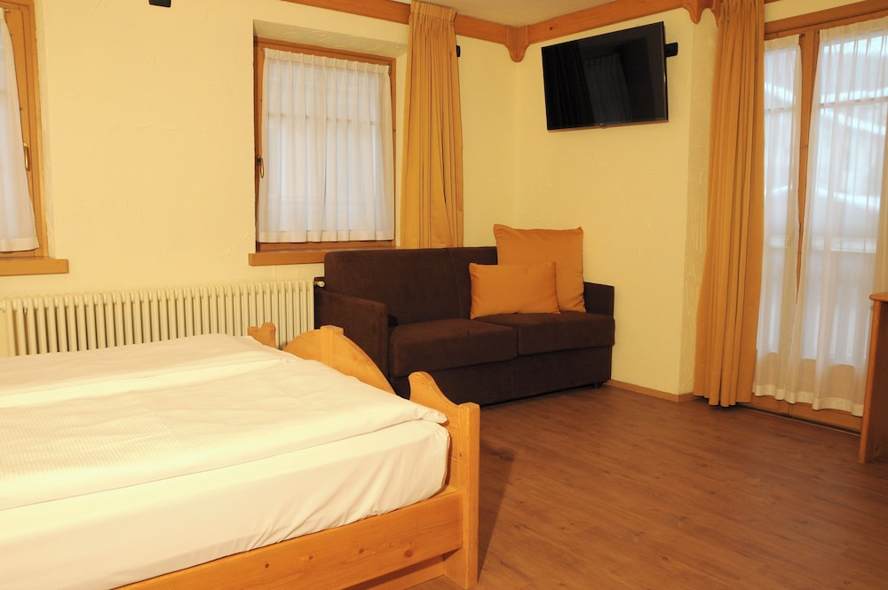 Family Quadruple Room photo 3