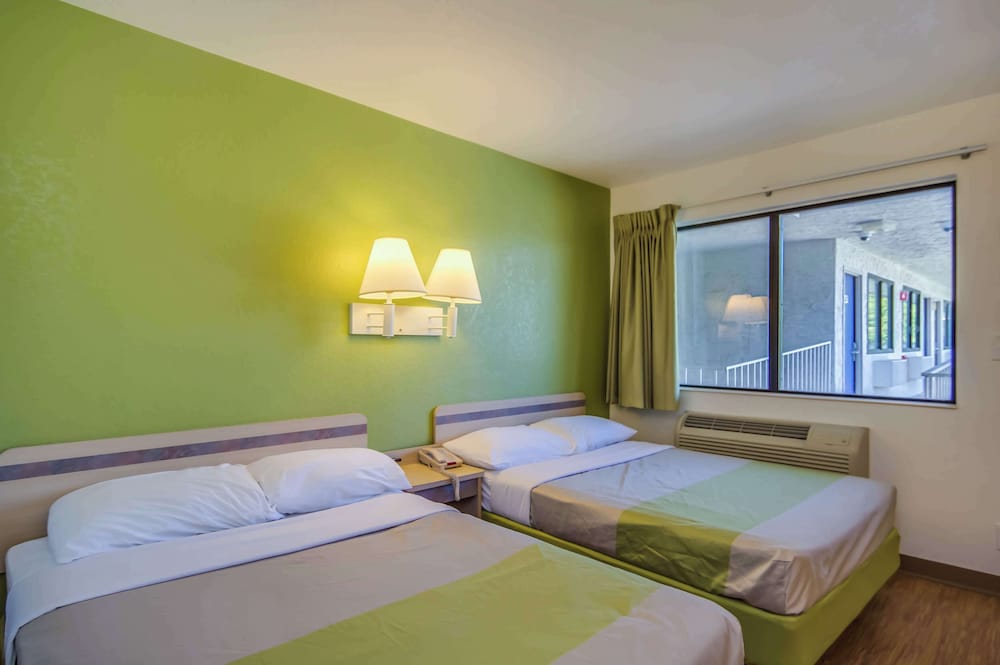 Standard Room, 2 Double Beds, Non Smoking photo 3